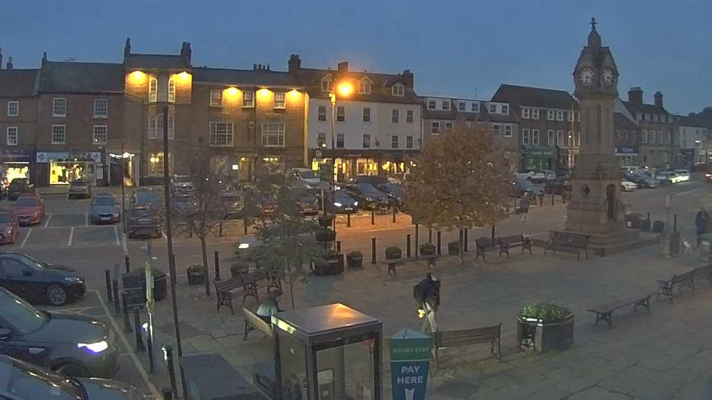 Thirsk webcam overlooking the Market Place