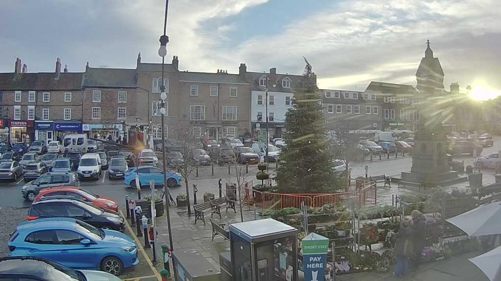 Thirsk webcam overlooking the Market Place