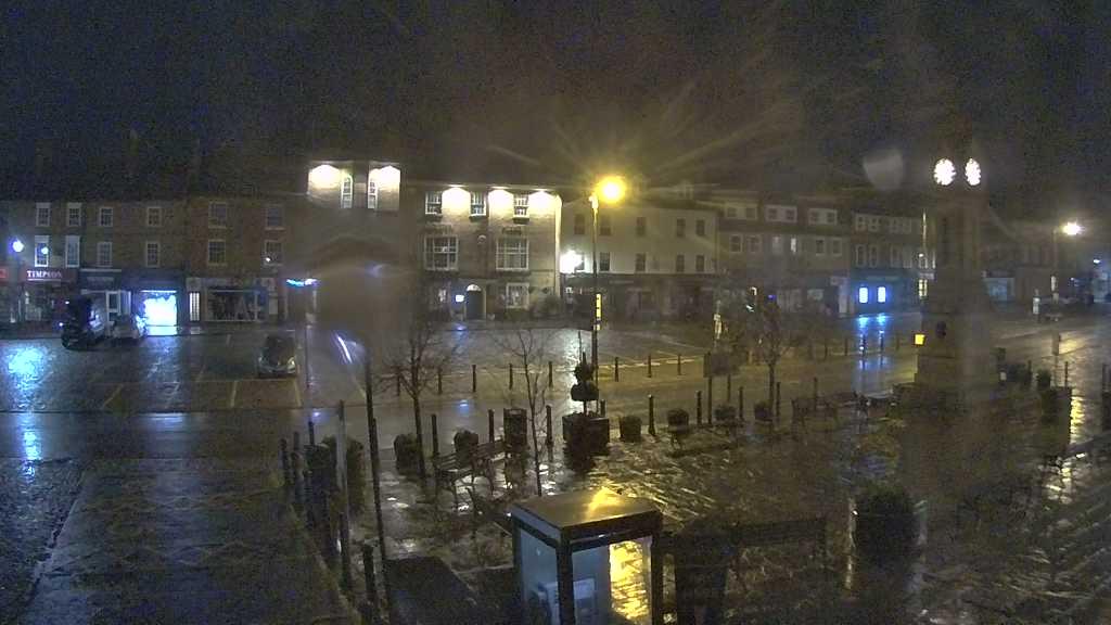 Thirsk webcam overlooking the Market Place