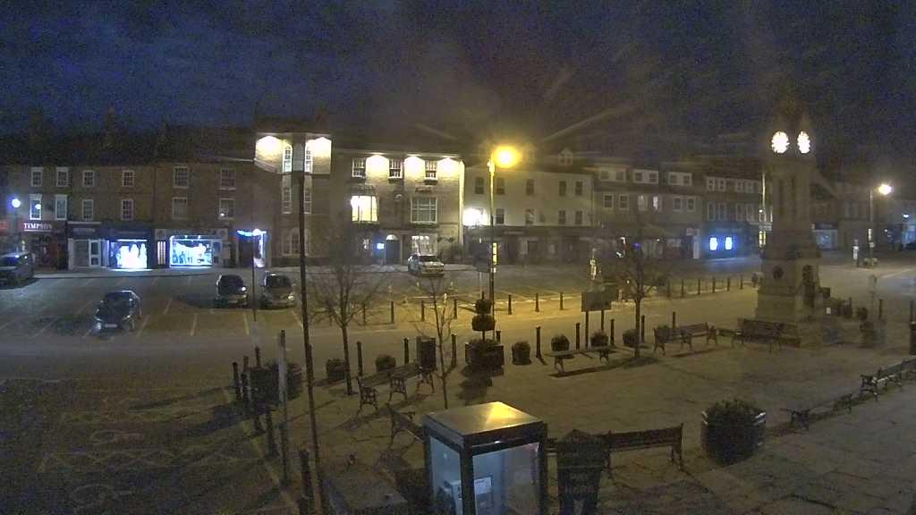 Thirsk webcam overlooking the Market Place