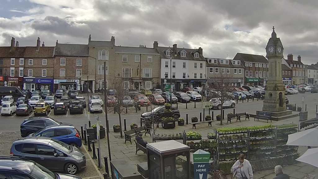 Thirsk webcam overlooking the Market Place