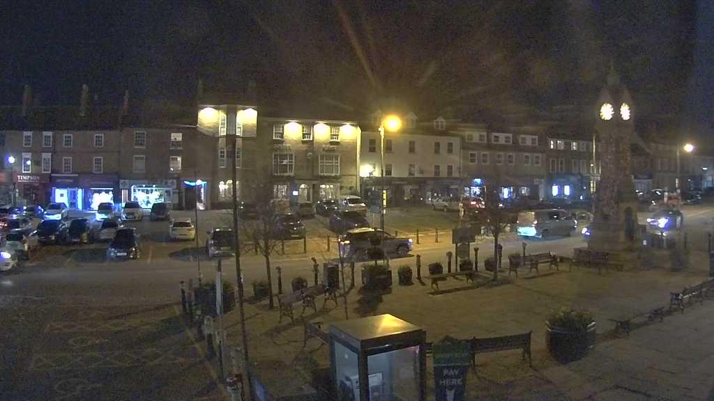 Thirsk webcam overlooking the Market Place