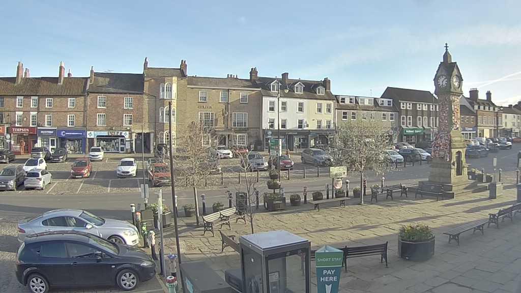 Thirsk webcam overlooking the Market Place