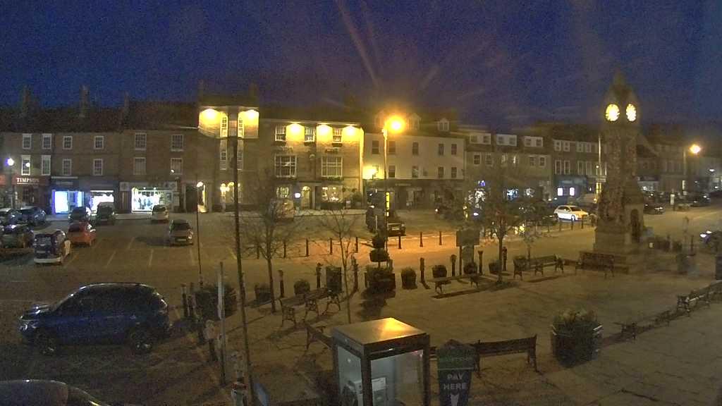 Thirsk webcam overlooking the Market Place