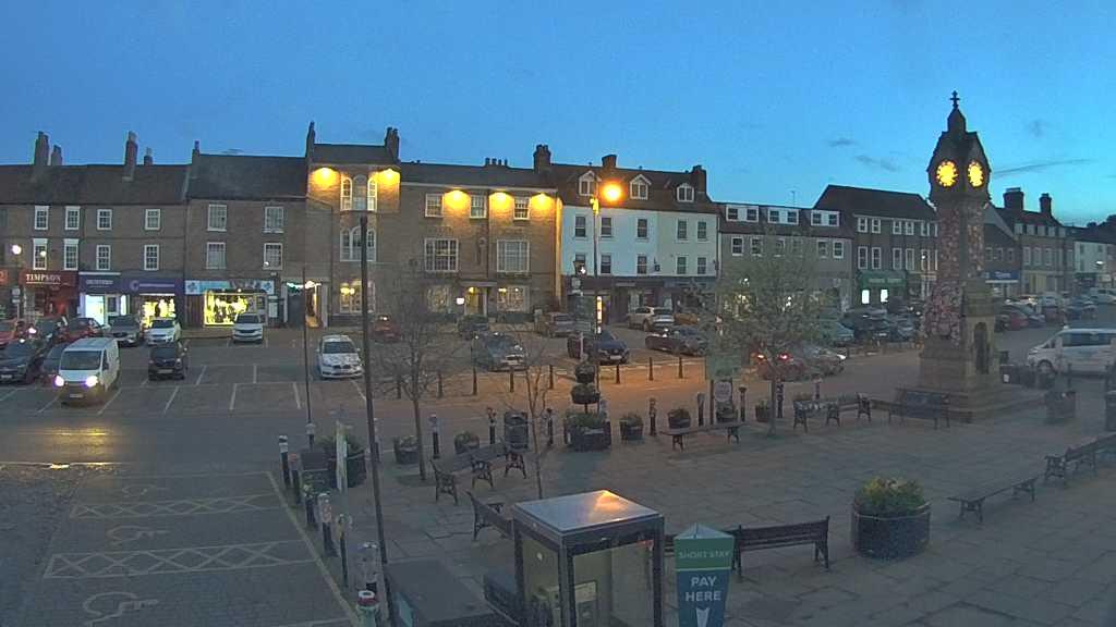 Thirsk webcam overlooking the Market Place