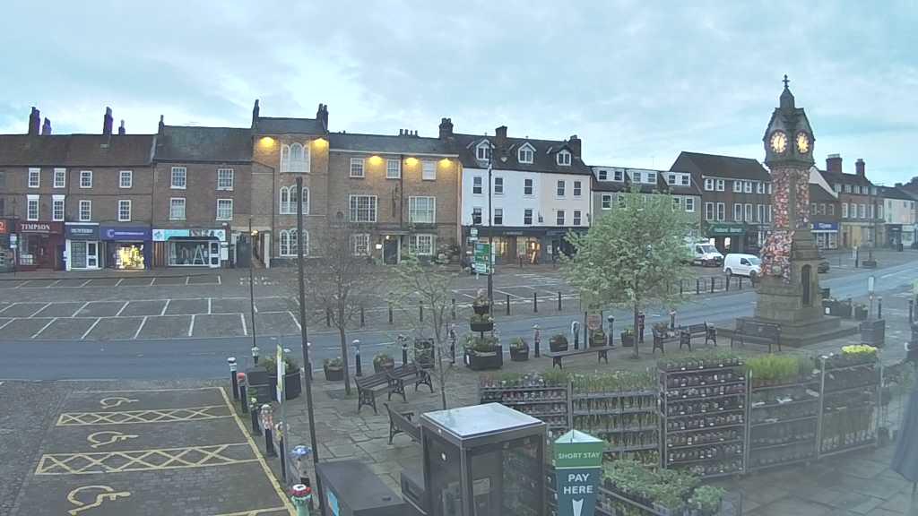 Thirsk webcam overlooking the Market Place