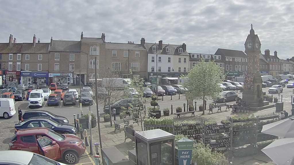Thirsk webcam overlooking the Market Place