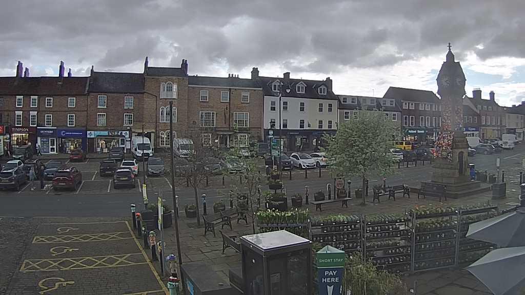 Thirsk webcam overlooking the Market Place