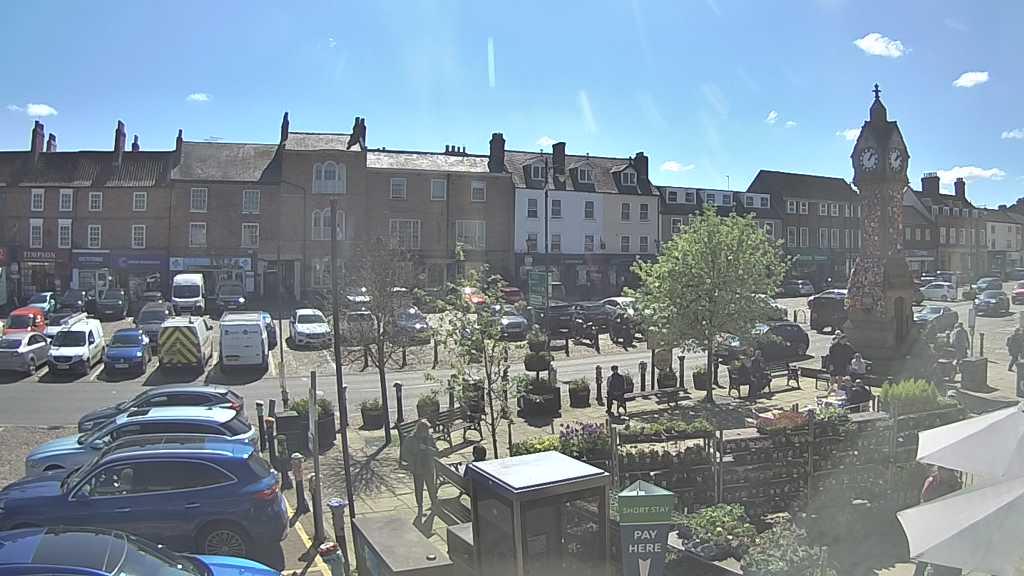 Thirsk webcam overlooking the Market Place