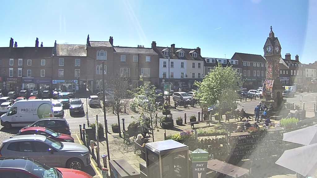 Thirsk webcam overlooking the Market Place