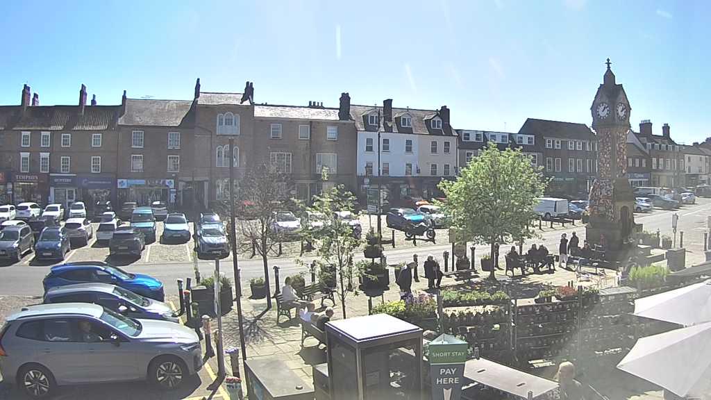 Thirsk webcam overlooking the Market Place
