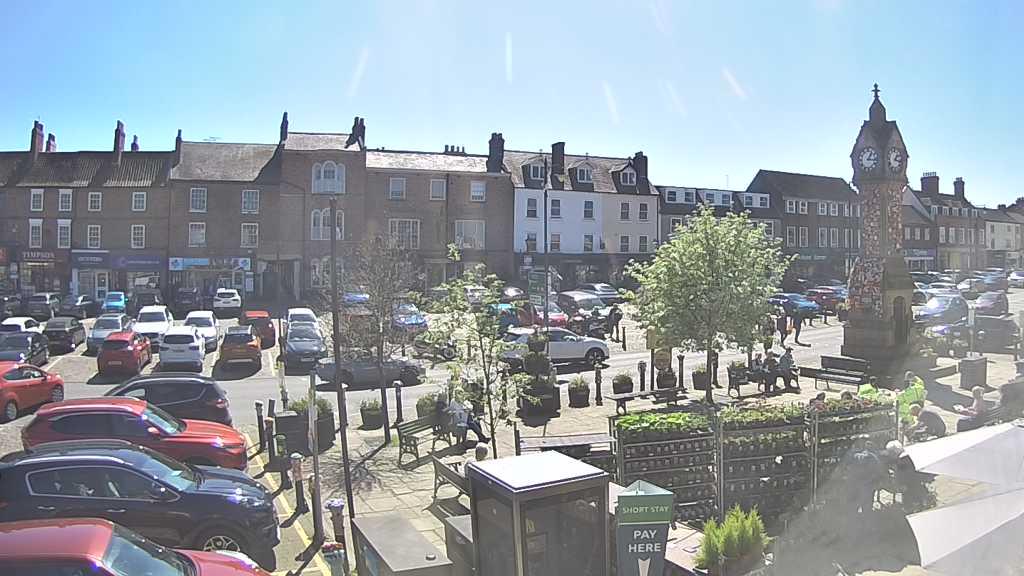 Thirsk webcam overlooking the Market Place