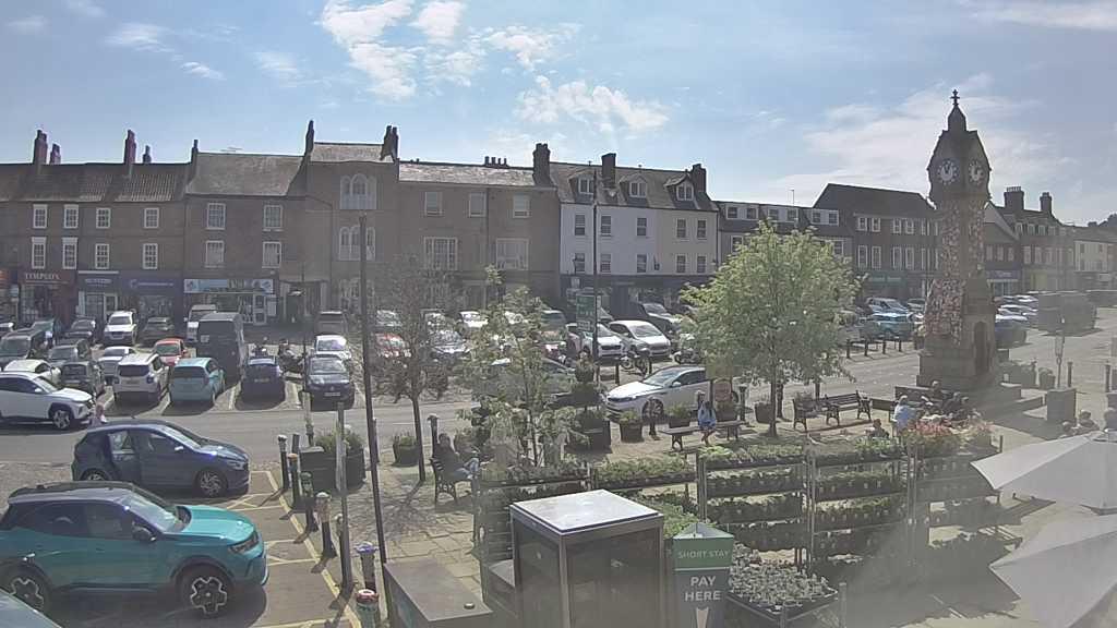 Thirsk webcam overlooking the Market Place