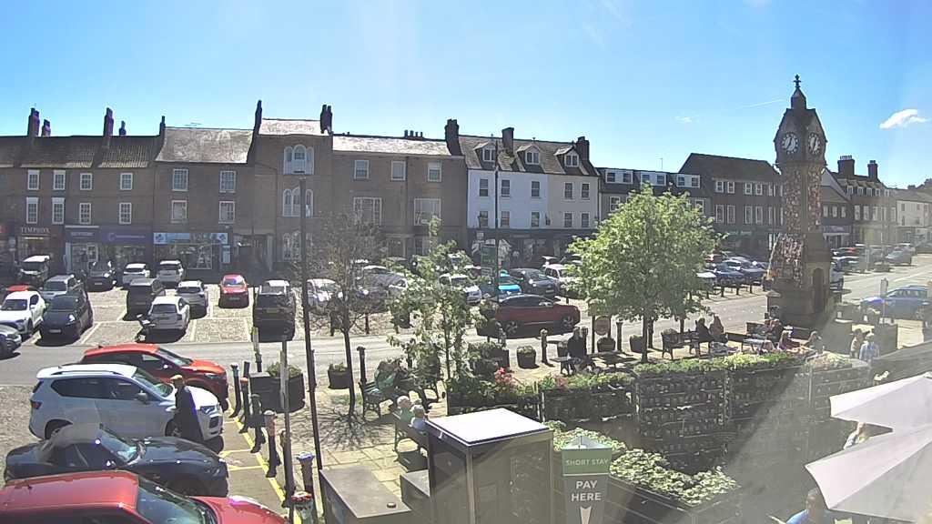 Thirsk webcam overlooking the Market Place