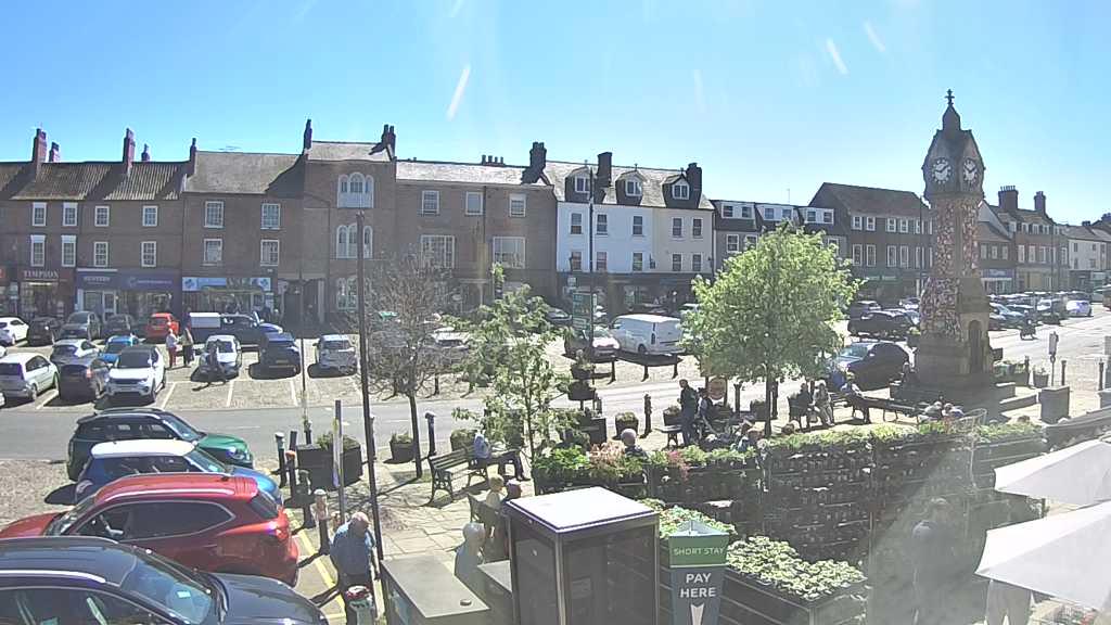 Thirsk webcam overlooking the Market Place