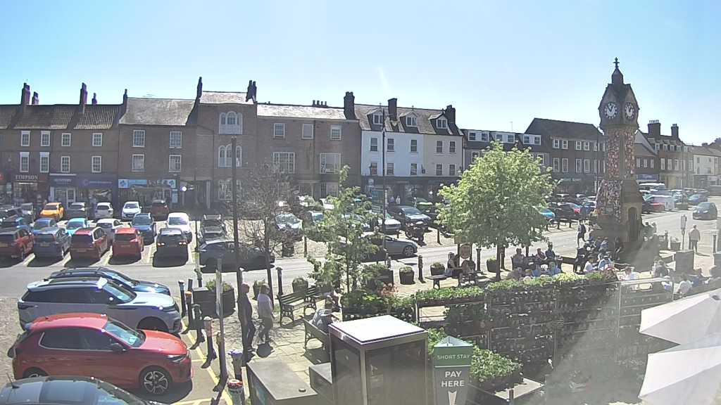 Thirsk webcam overlooking the Market Place