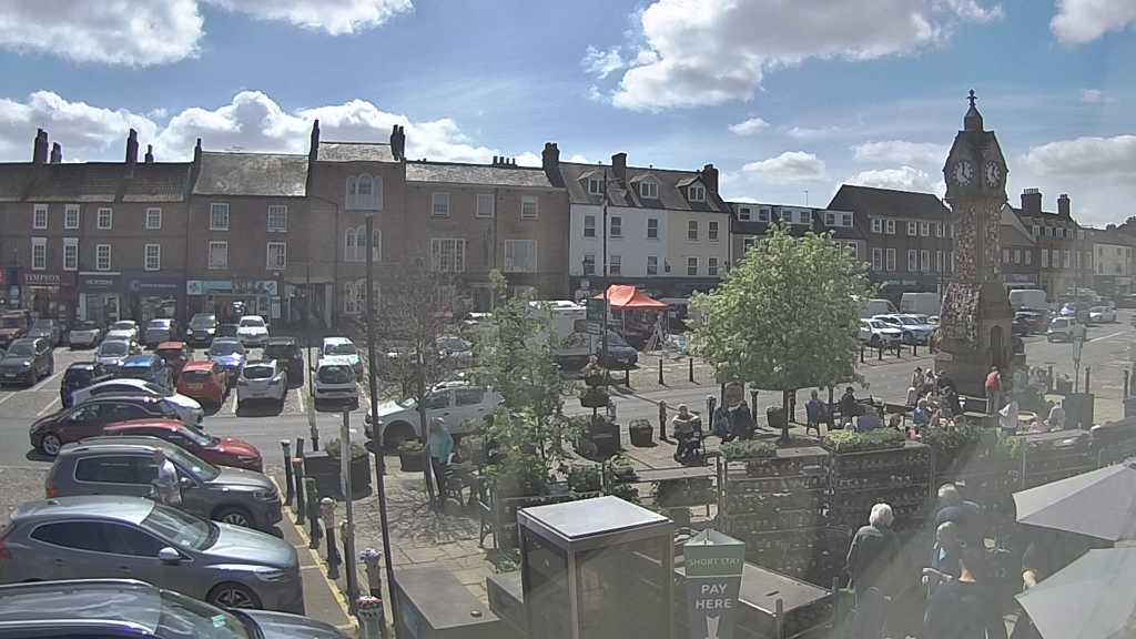 Thirsk webcam overlooking the Market Place
