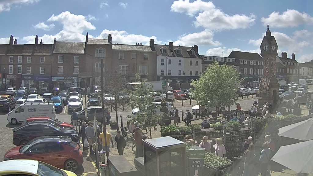 Thirsk webcam overlooking the Market Place