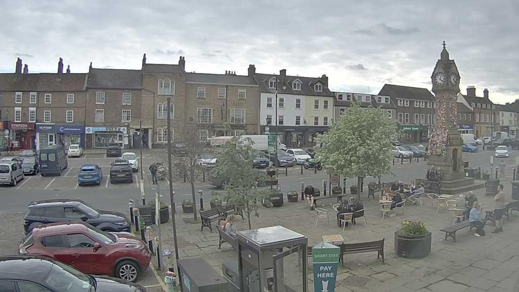 Thirsk webcam overlooking the Market Place
