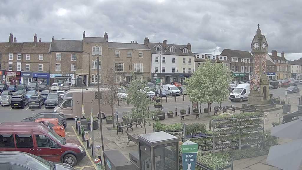 Thirsk webcam overlooking the Market Place