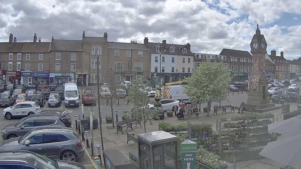 Thirsk webcam overlooking the Market Place