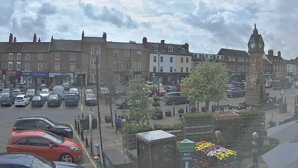 Thirsk webcam overlooking the Market Place