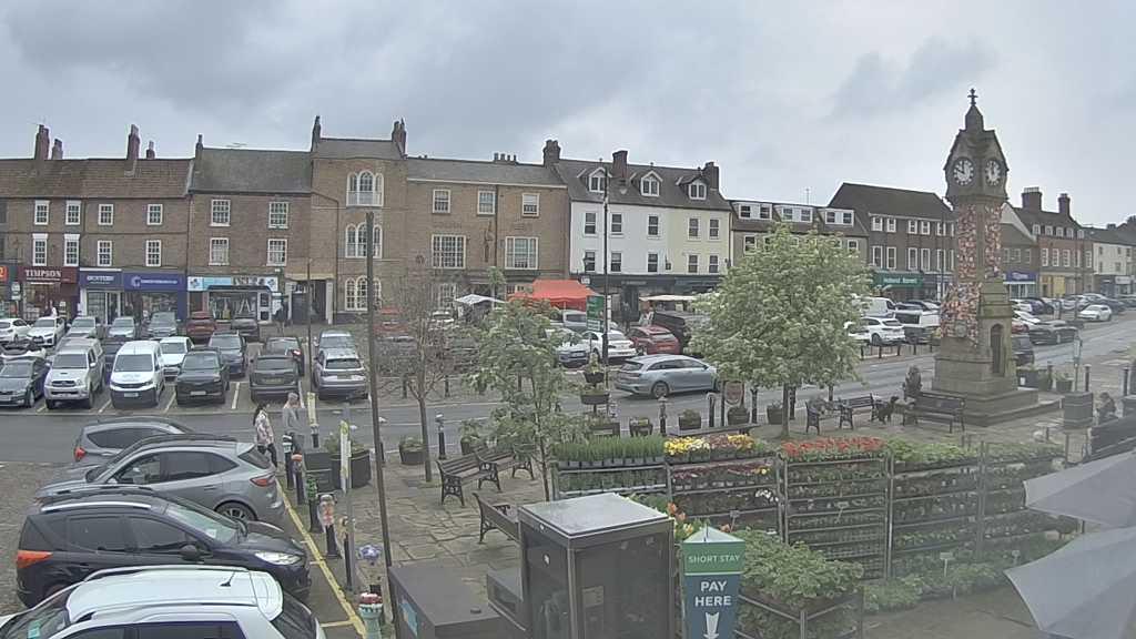 Thirsk webcam overlooking the Market Place