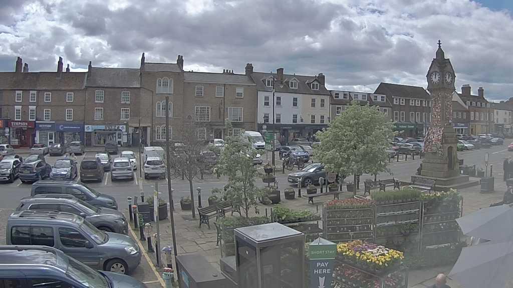 Thirsk webcam overlooking the Market Place