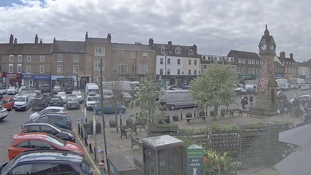 Thirsk webcam overlooking the Market Place