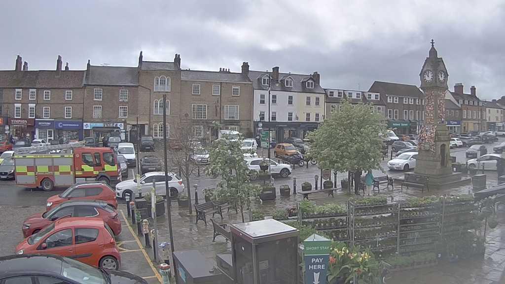 Thirsk webcam overlooking the Market Place