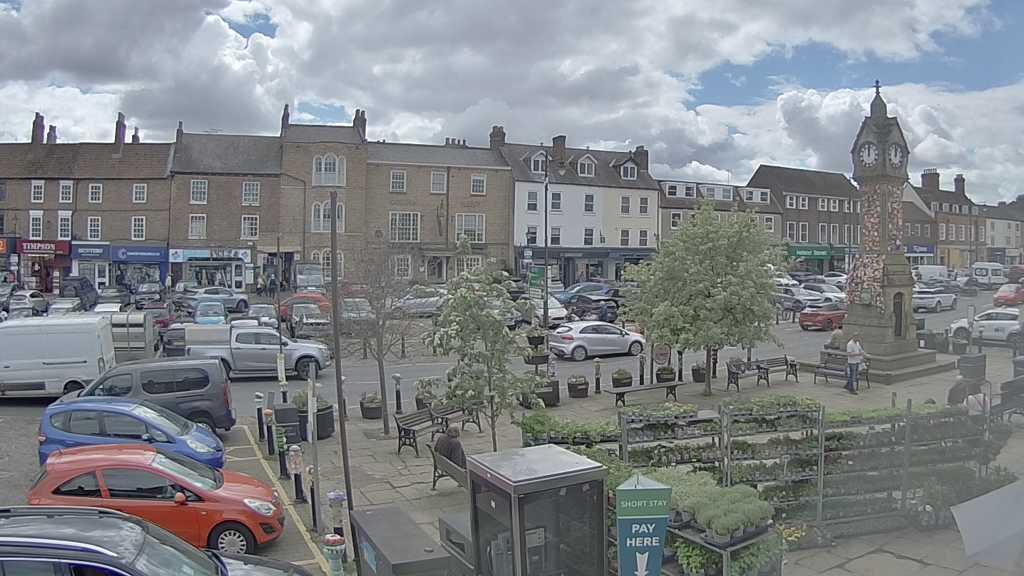 Thirsk webcam overlooking the Market Place