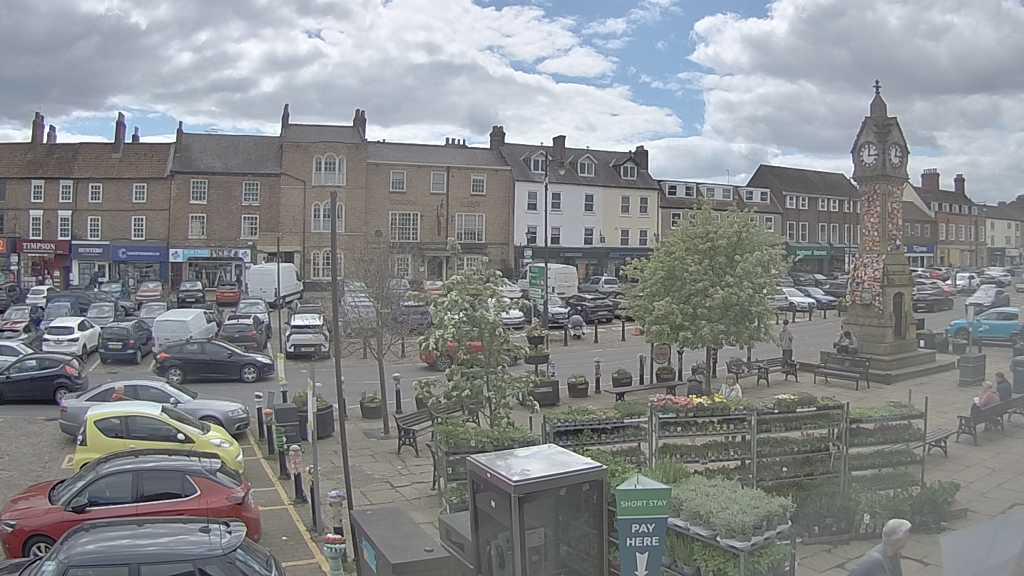 Thirsk webcam overlooking the Market Place