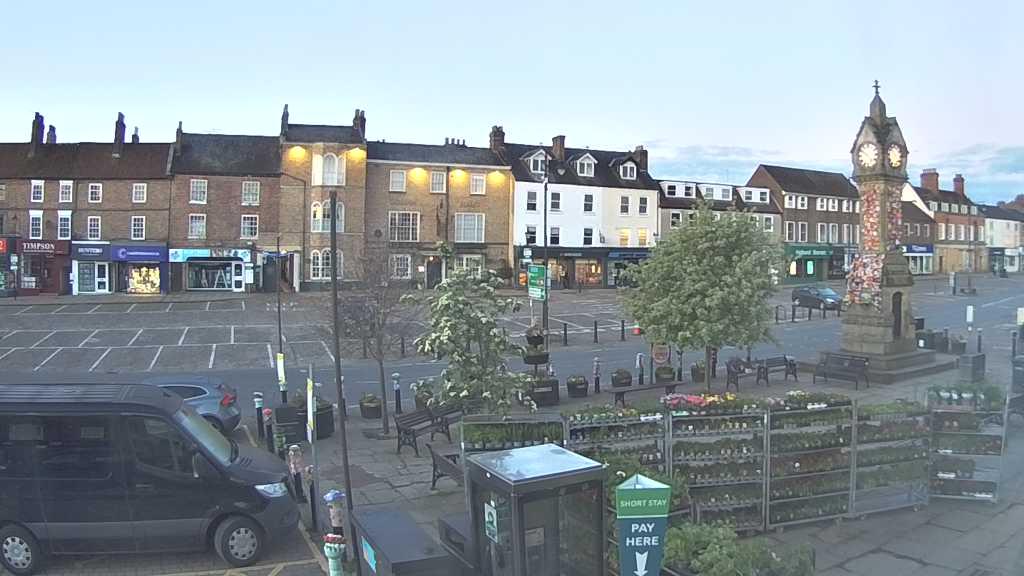 Thirsk webcam overlooking the Market Place
