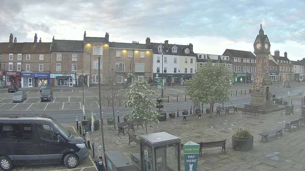 Thirsk webcam overlooking the Market Place