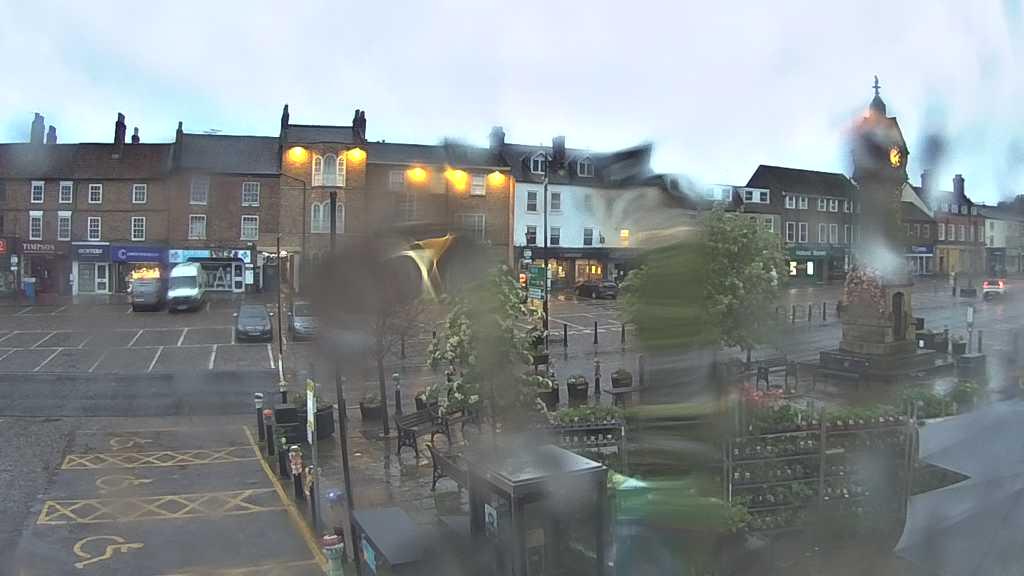 Thirsk webcam overlooking the Market Place