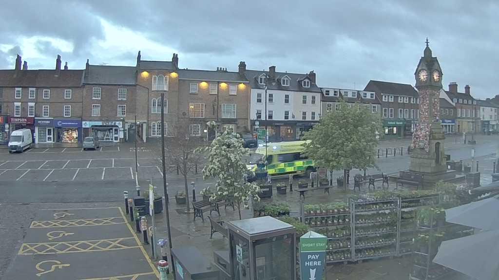 Thirsk webcam overlooking the Market Place