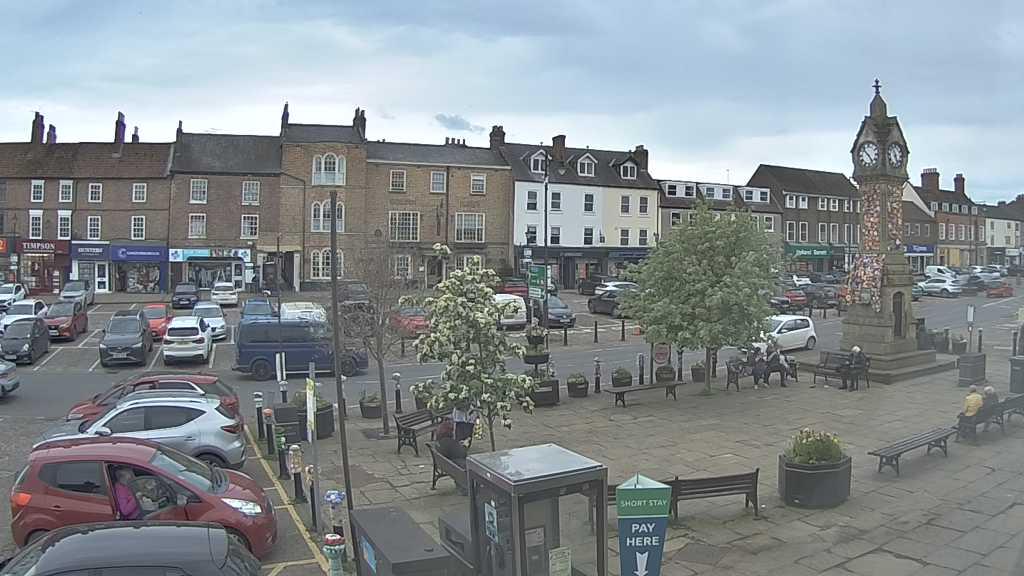 Thirsk webcam overlooking the Market Place