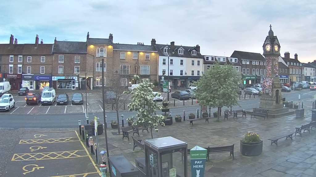 Thirsk webcam overlooking the Market Place