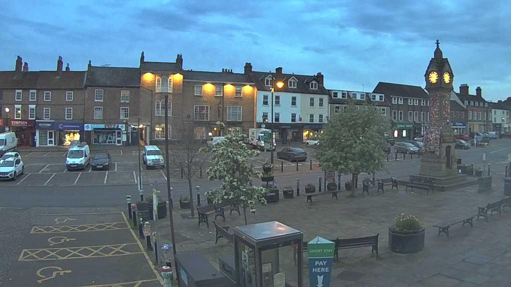 Thirsk webcam overlooking the Market Place