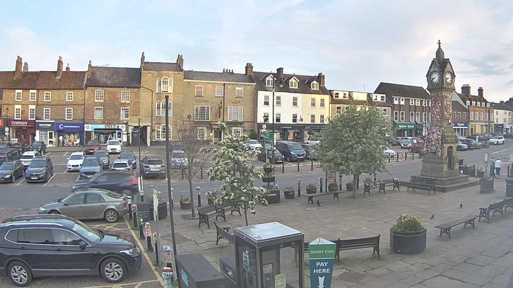 Thirsk webcam overlooking the Market Place