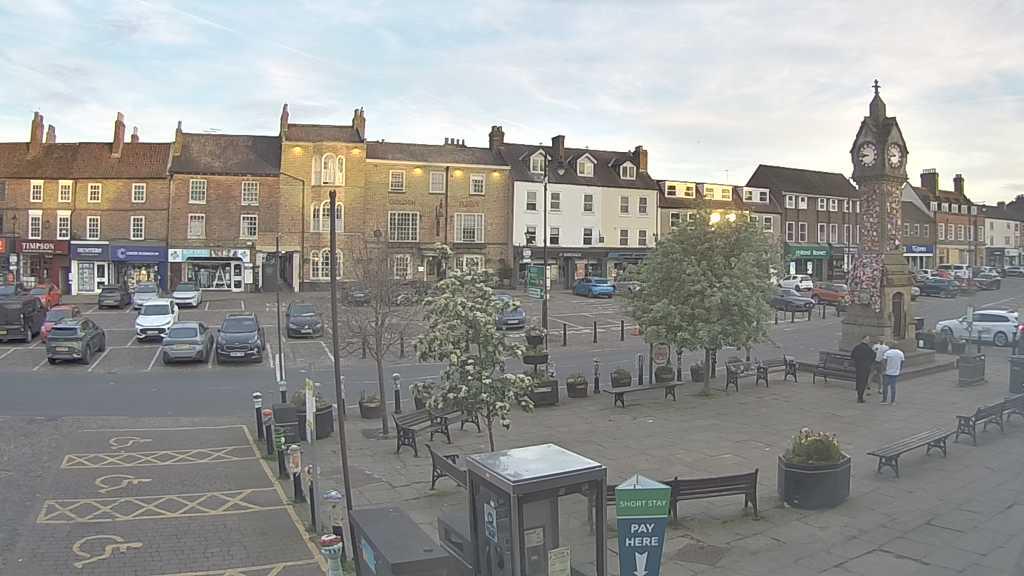 Thirsk webcam overlooking the Market Place