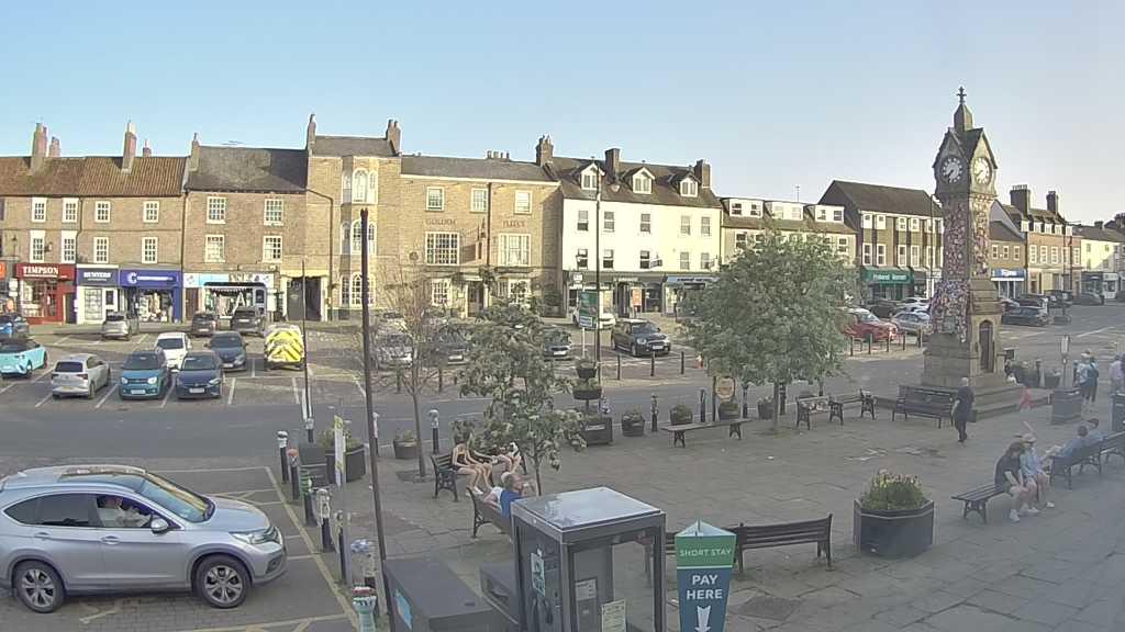 Thirsk webcam overlooking the Market Place