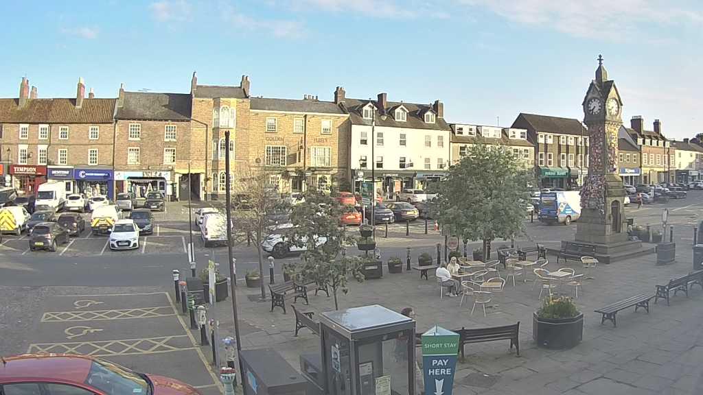 Thirsk webcam overlooking the Market Place