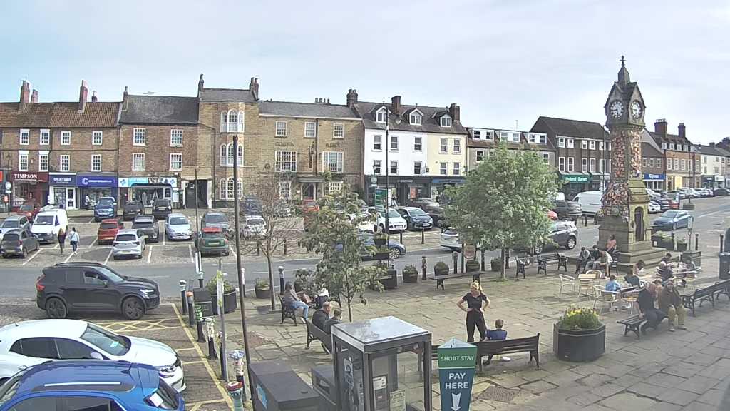 Thirsk webcam overlooking the Market Place