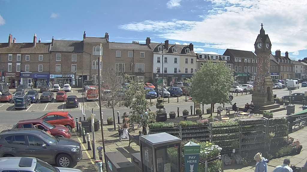 Thirsk webcam overlooking the Market Place