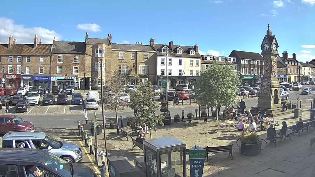 Thirsk webcam overlooking the Market Place