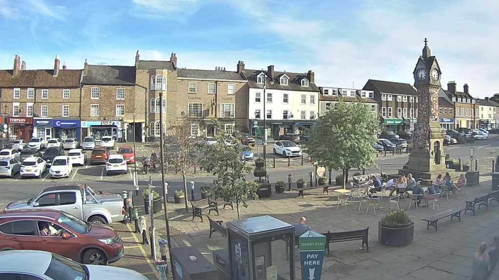 Thirsk webcam overlooking the Market Place