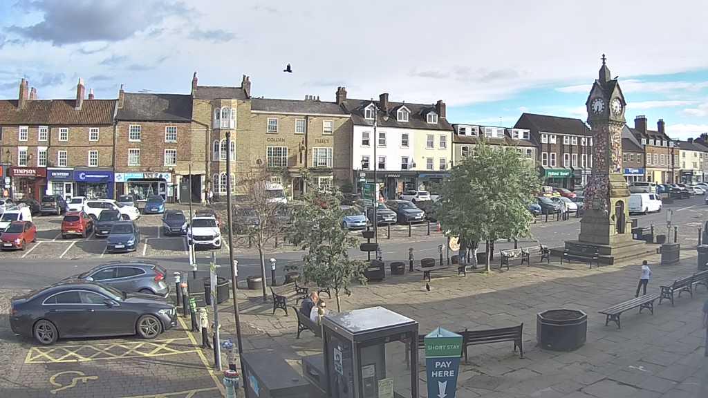 Thirsk webcam overlooking the Market Place