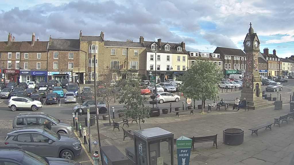 Thirsk webcam overlooking the Market Place