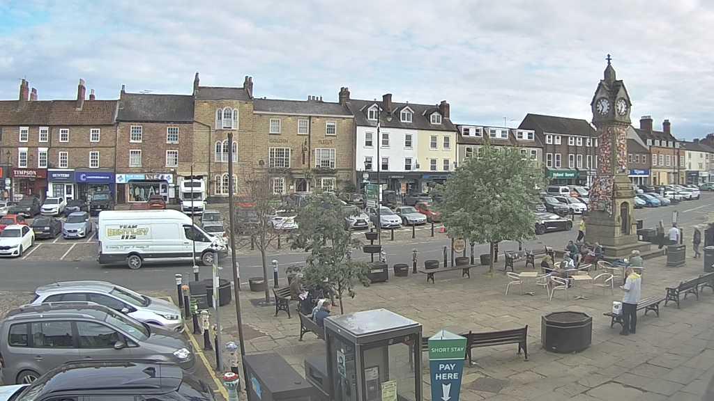 Thirsk webcam overlooking the Market Place